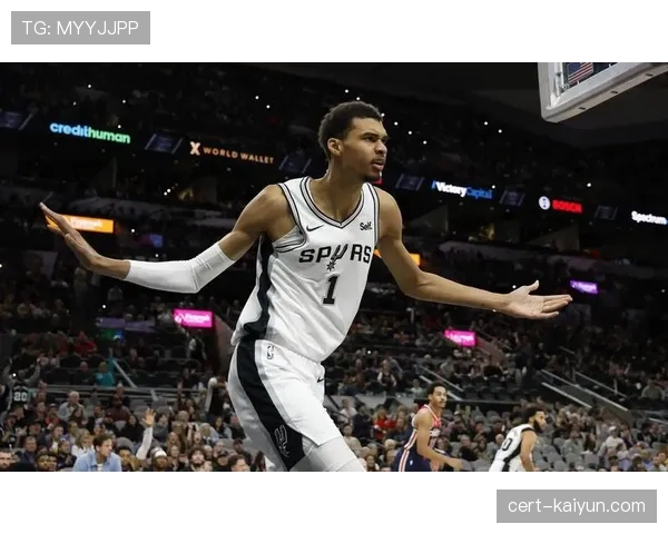 马刺队宣布,文班亚马因轻微背部紧张将缺席背靠背的第二场比赛 马刺队宣布,文班亚马因轻微背部紧张将缺席背靠背的第二场比赛